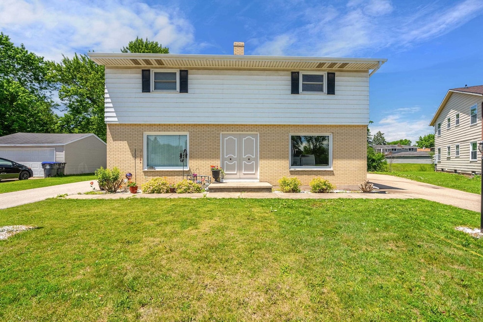 1133 Primrose Ct unit 1135, Neenah, WI 54956 - photo 1