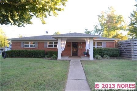 Modern and updated 3 bedroom/2 bathroom ranch in m