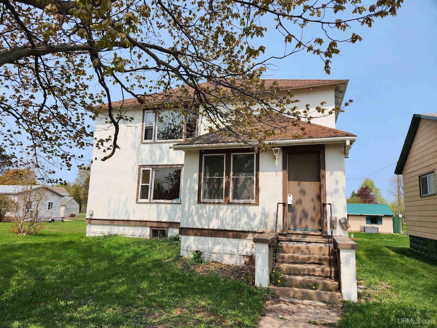 311 Minnesota Ave, Ontonagon, MI 49953 - photo 1