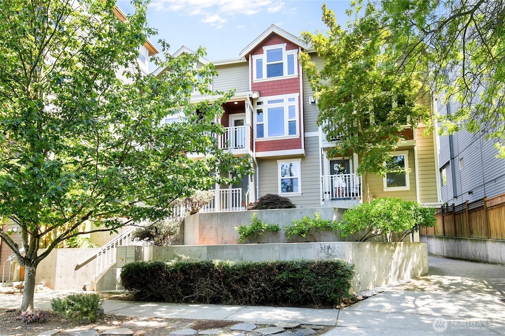 418 11th Ave E unit B, Seattle, WA 98102 - photo 1