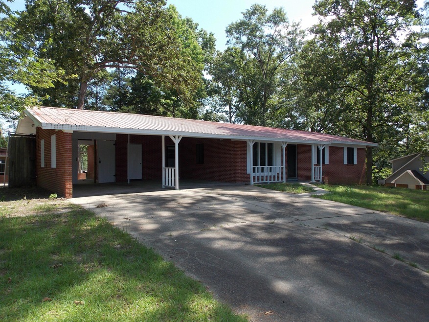 907 Chippewah Dr, Laurel, MS 39440 - photo 1
