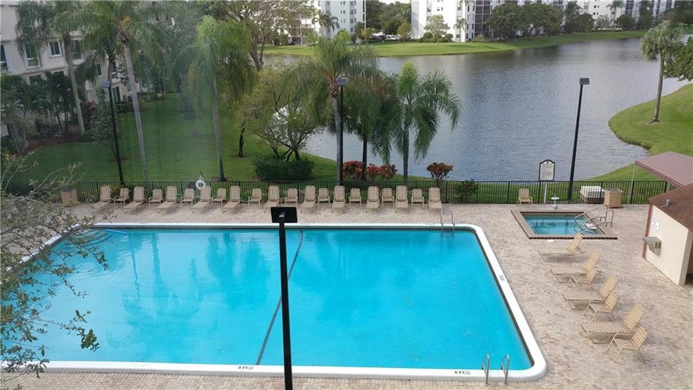 Spectacular Views of Pool & Lake