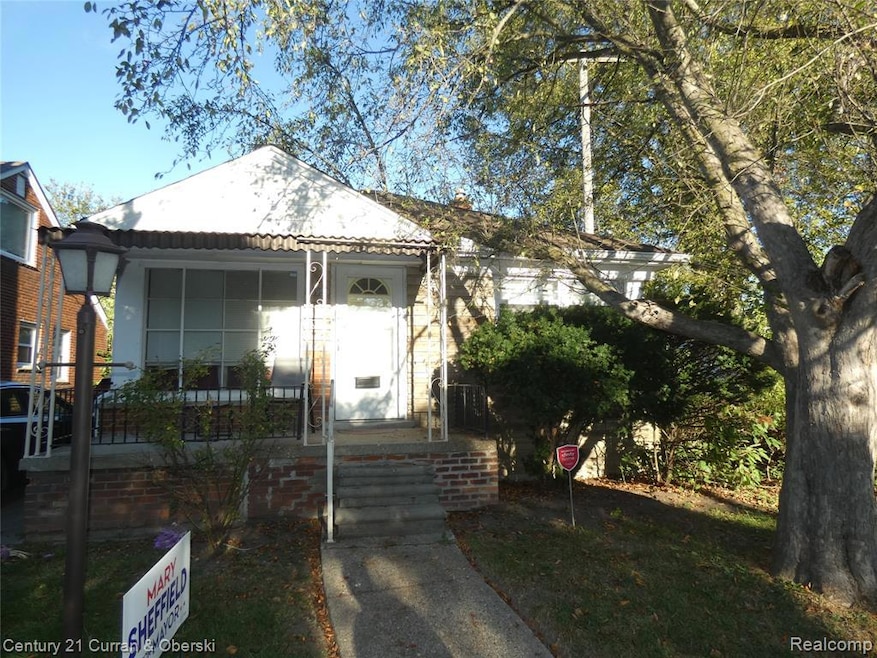 18959 Rockcastle St, Grosse Pointe, MI 48236 - photo 1