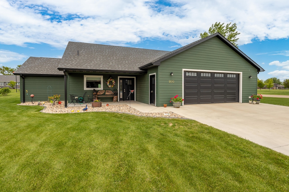 200 W Hickory Street-01