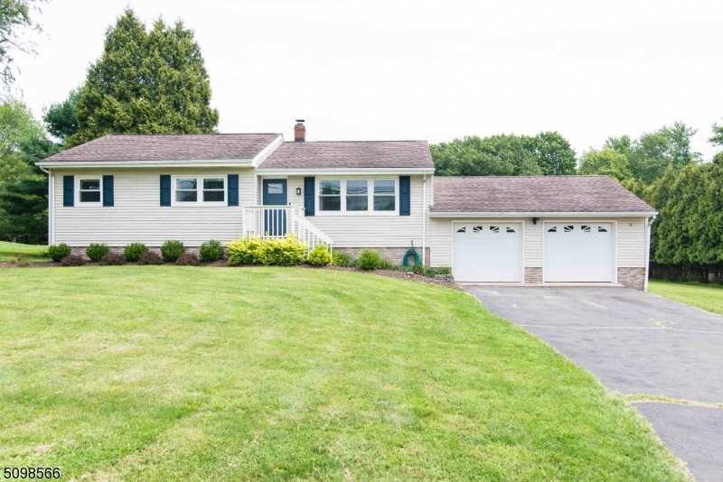 792 Newmans Ln, Martinsville, NJ 08836 - photo 1