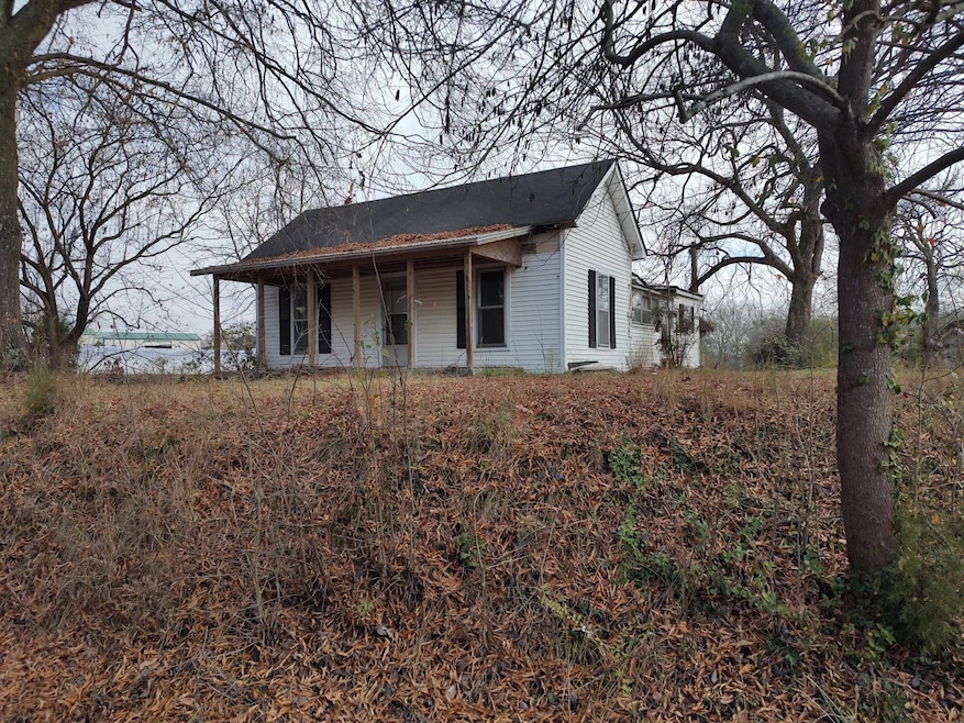 340 India Rd, Paris, TN 38242 - photo 1