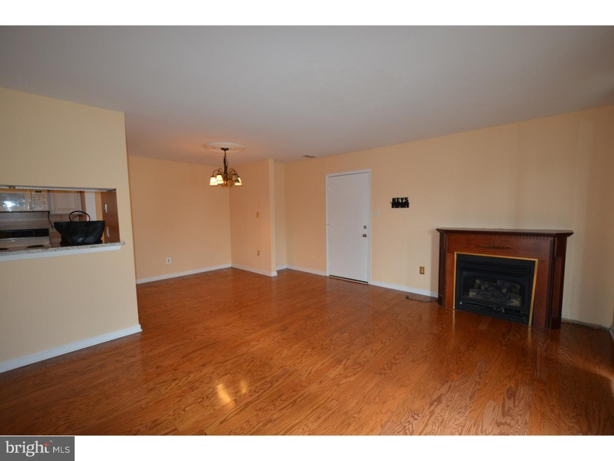 403 Lindsey Ct unit 403, Marlton, NJ 08053 - photo 1