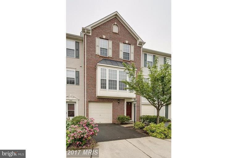 42271 St Huberts Place, Chantilly, VA 20152 - photo 1