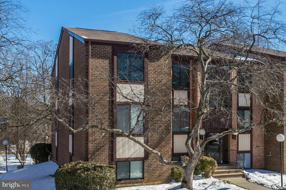 3113 Buccaneer Ct unit 201, Fairfax, VA 22031 - photo 1