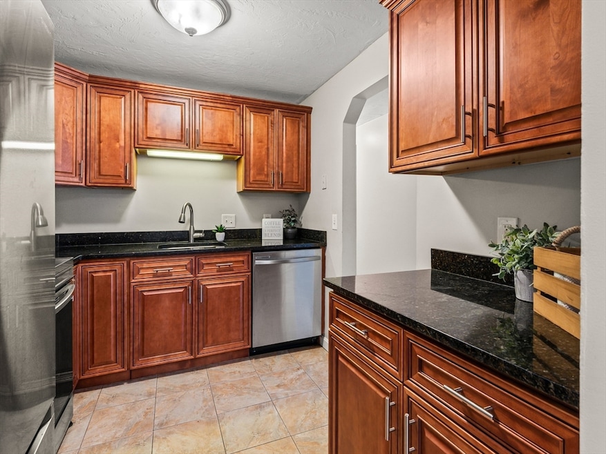 7 Gibbs St unit 4, Worcester, MA 01607 - photo 1