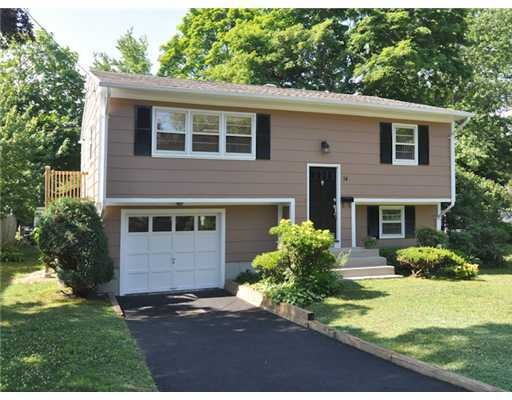 74 General Hawkins Dr, Warwick, RI 02888 - photo 1
