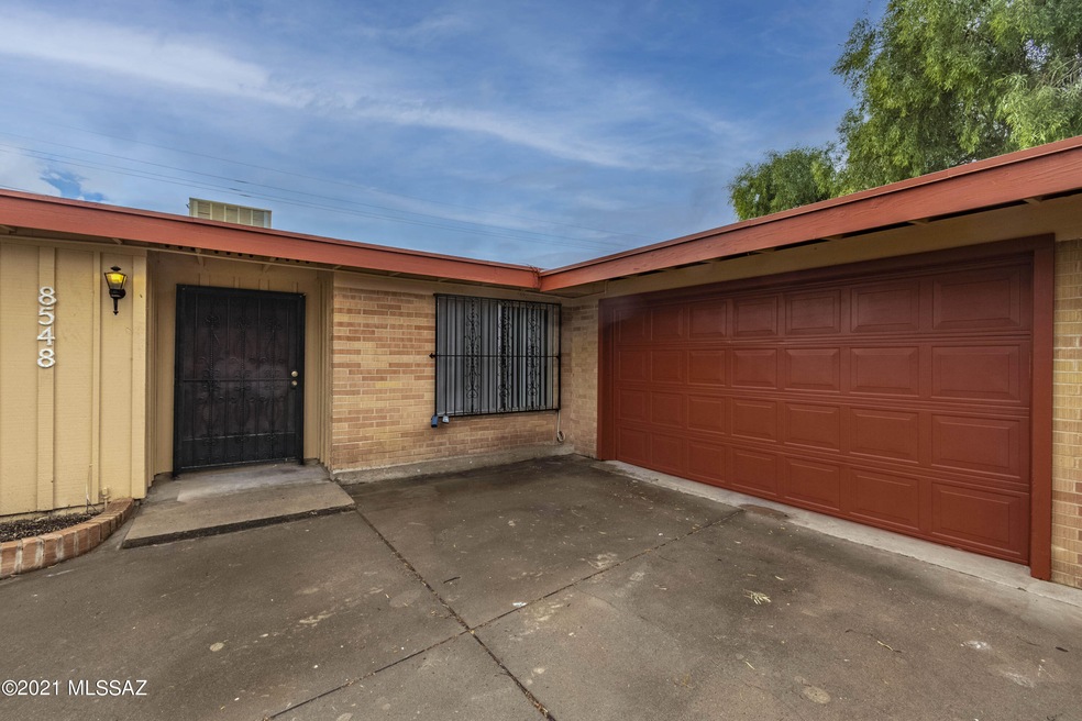 8548 E Beverly St__003