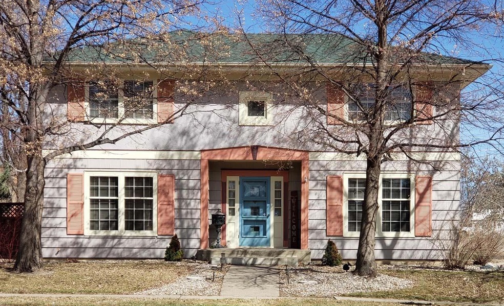 FRONT HOUSE<|><|>