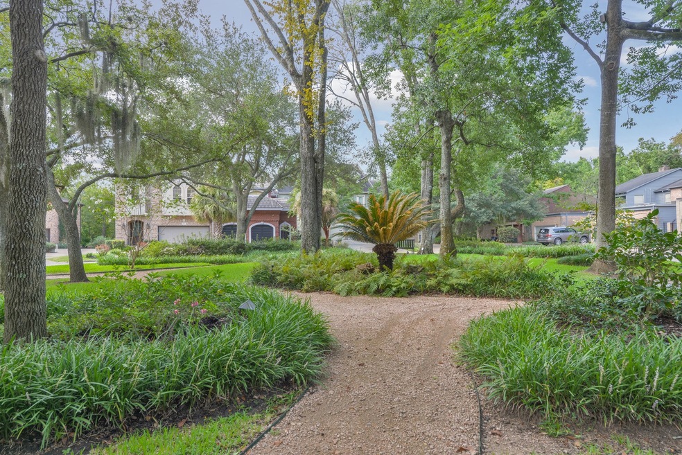 84 Legend Ln, Houston, TX 77024 - photo 1