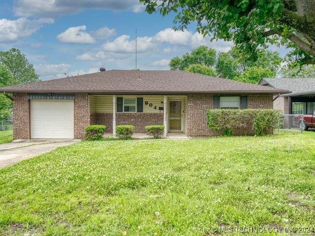 904 W 24th St, Ada, OK 74820 - photo 1