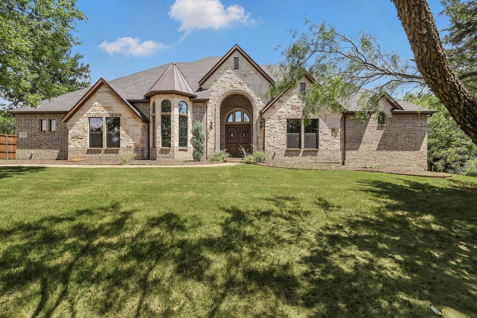 For Sale $899,900 • Co-Listing Agent