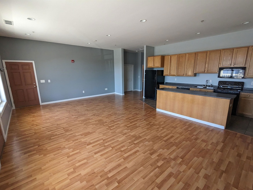 9 Simon St unit 203, Nashua, NH 03060 - photo 1