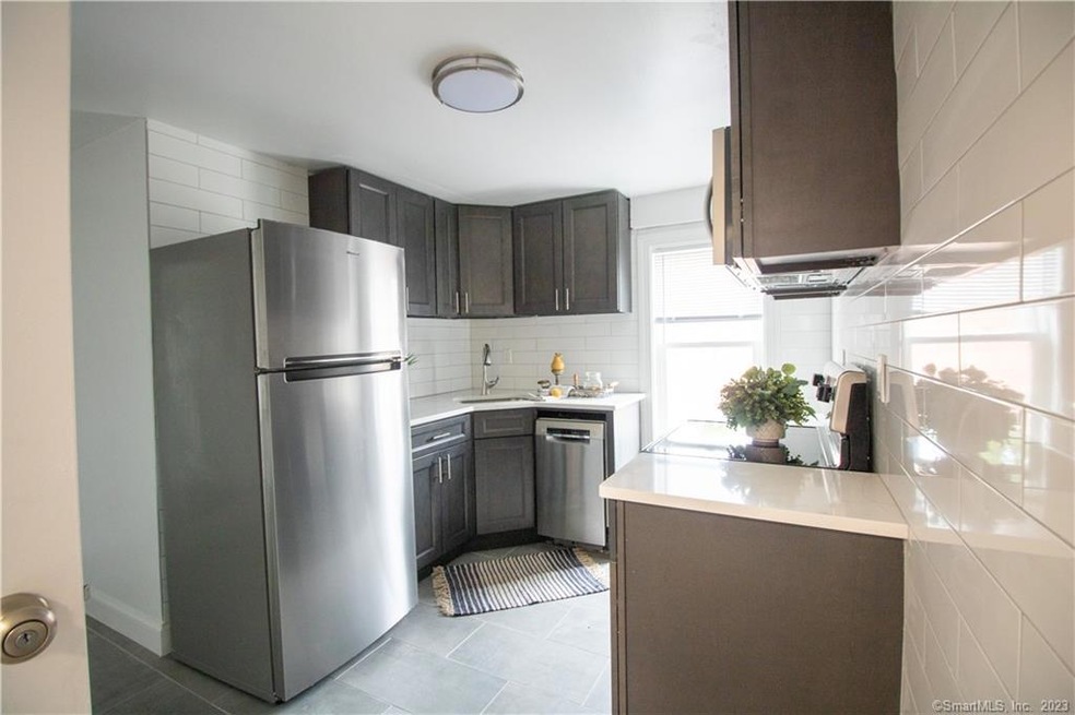 25 Brewer St unit 4, New London, CT 06320 - photo 1