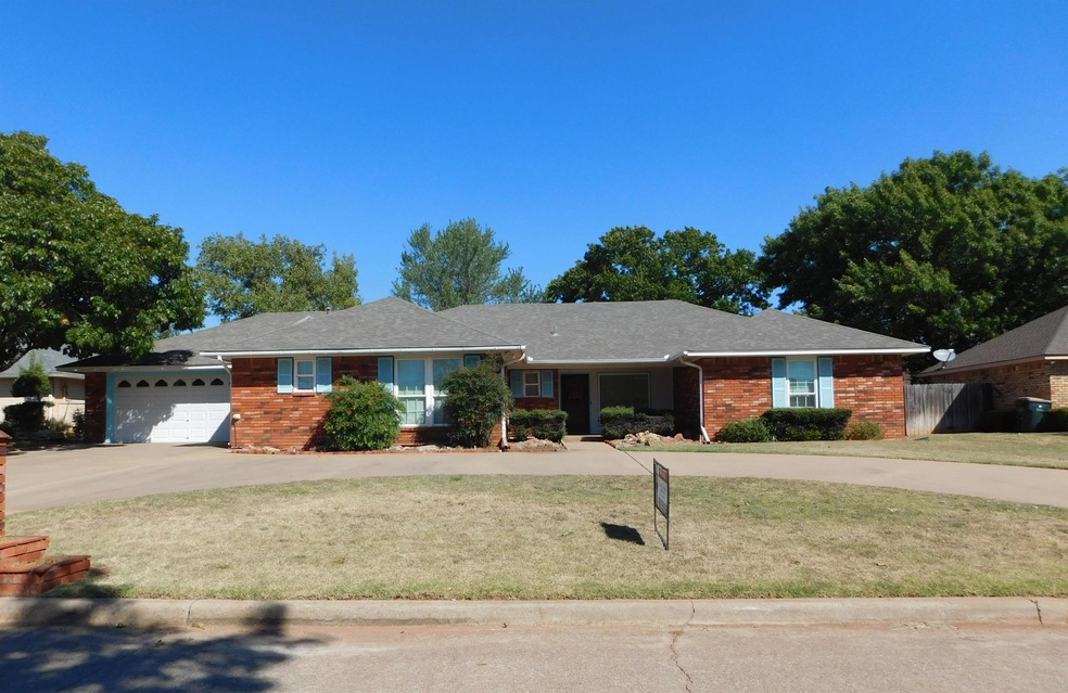 2105 Crossgate Rd, Duncan, OK 73533 - photo 1
