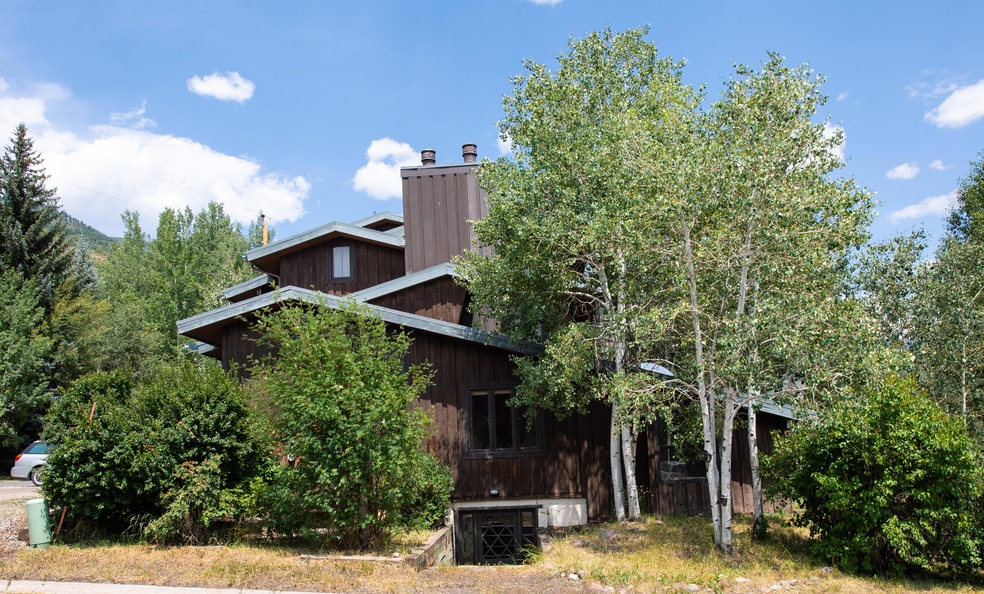 Exterior of 1880 Meadow Ridge