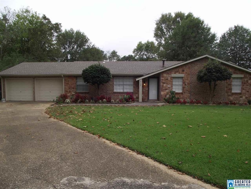 2105 Vicki Dr, Birmingham, AL 35235 - photo 1