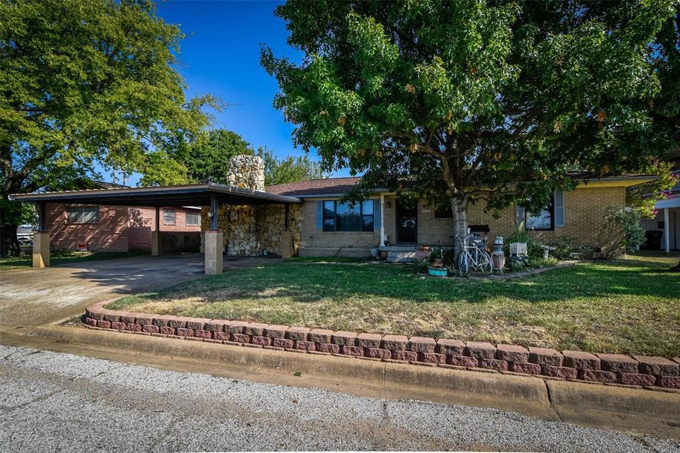 743 W Brock St, Denison, TX 75020 - photo 1