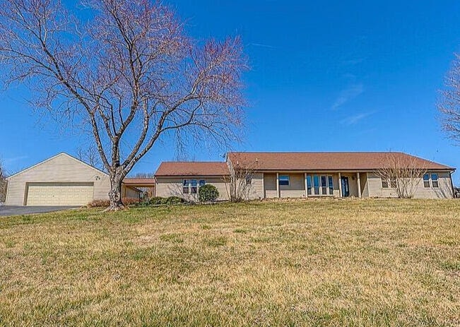 112 Donegal Ln, Bedford, VA 24523 - photo 1