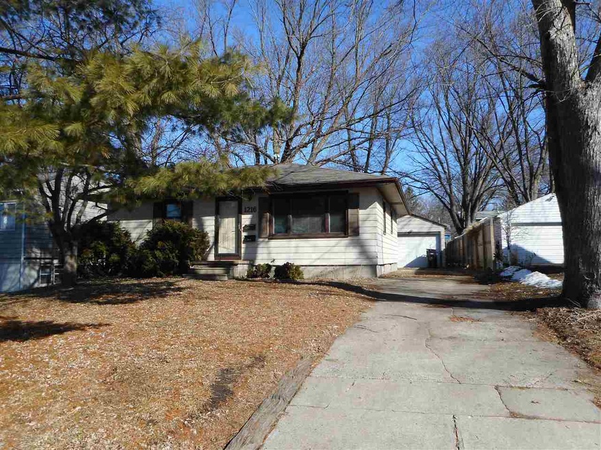 1216 Madison St, Cedar Falls, IA 50613 - photo 1