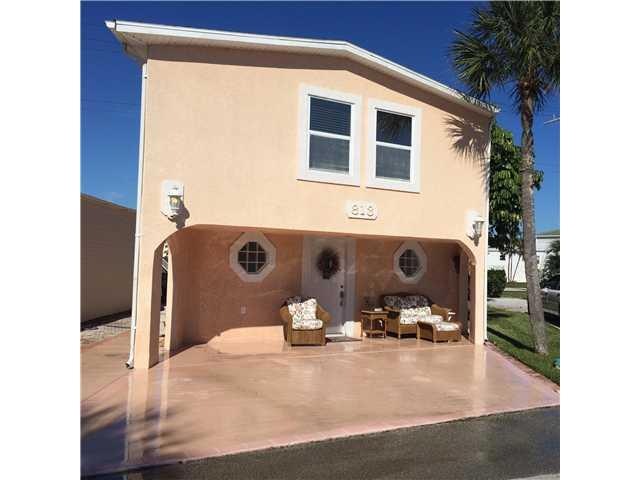 Exterior Front. NICE PARKING WITH A CUTE SITTING A