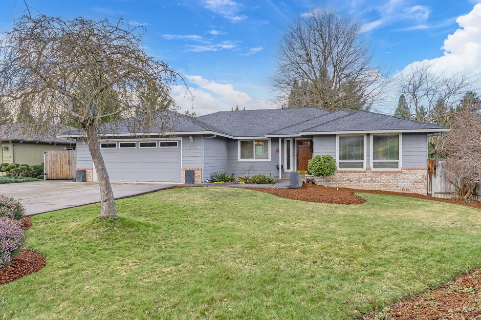 1251 Paulita Dr, Medford, OR 97504 - photo 1