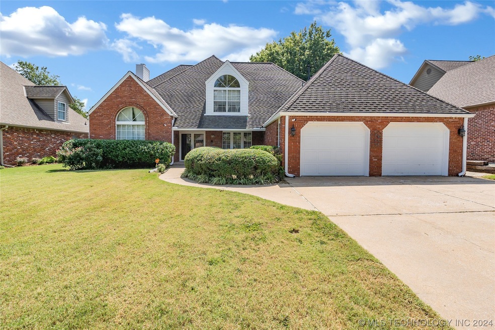 BEAUTIFUL, LARGE FAMILY HOME WITH NEWER HARDI PLAN