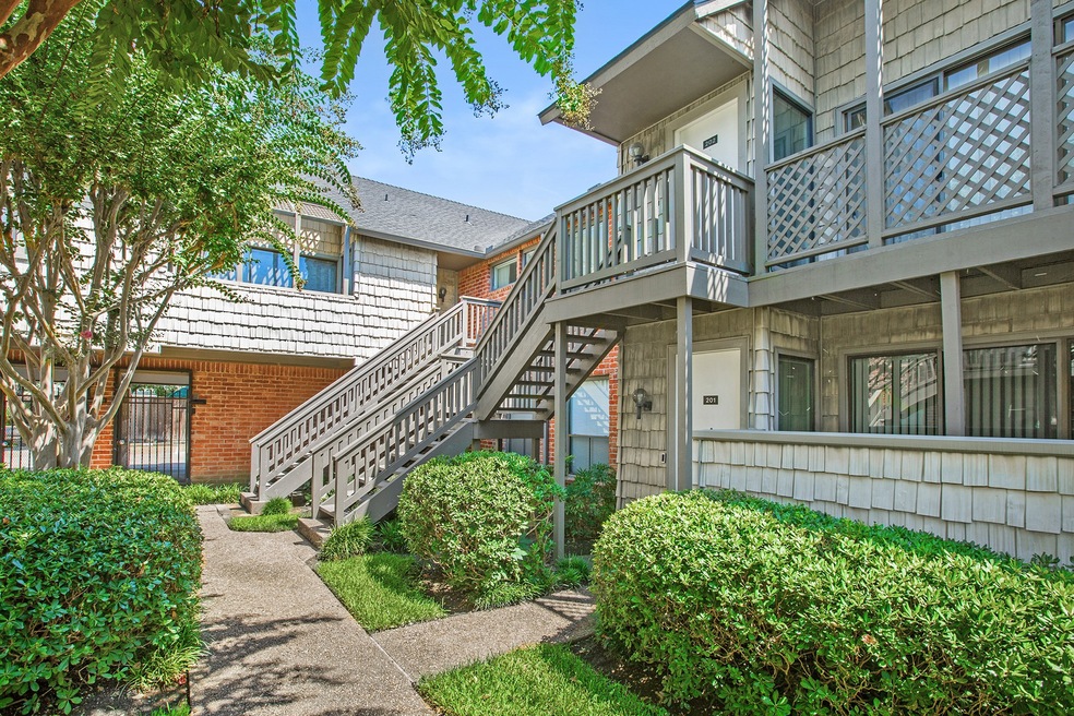 Wonderful second floor unit!