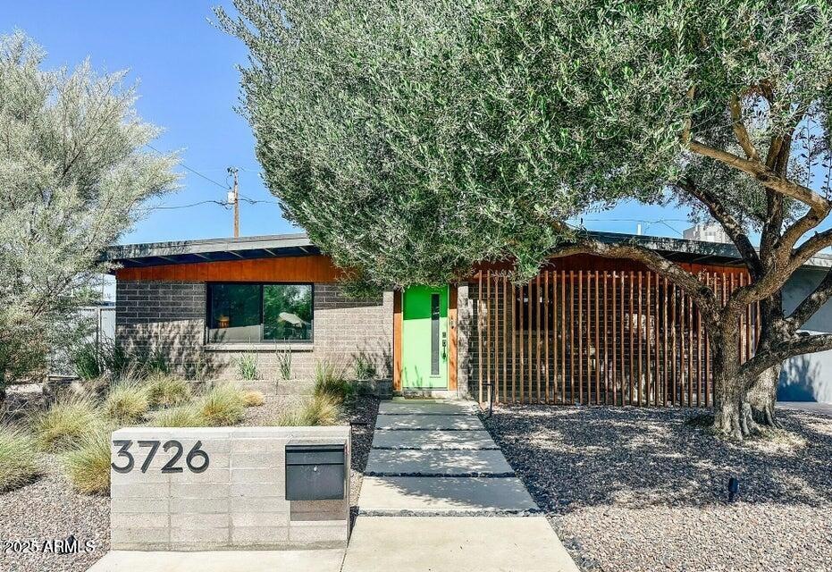 3726 E Laurel Ln, Phoenix, AZ 85028 - photo 1