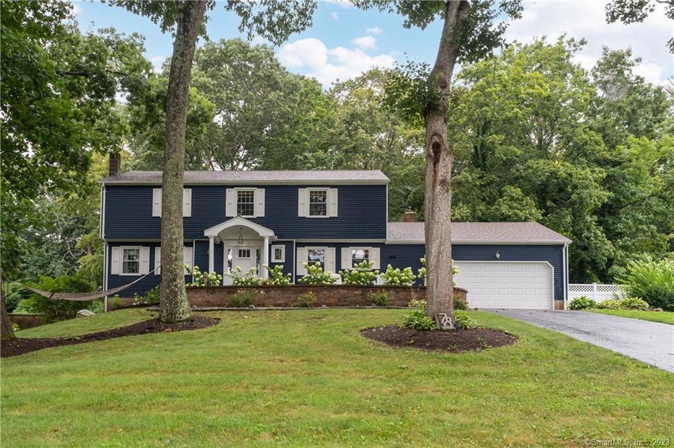 Wonderful Colonial in the sought after Sunrise Com