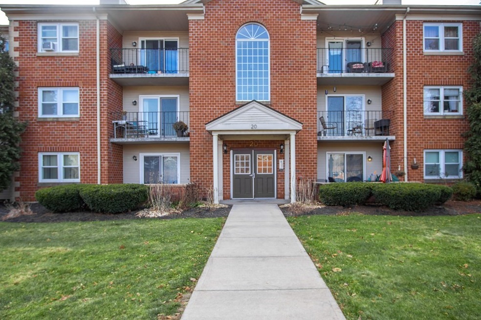 20 Maple Crest Cir unit D, Holyoke, MA 01040 - photo 1