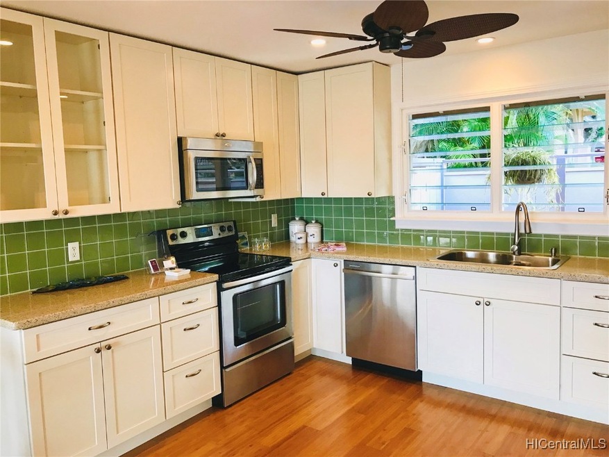                 Large Modern Open Concept Kitchen,