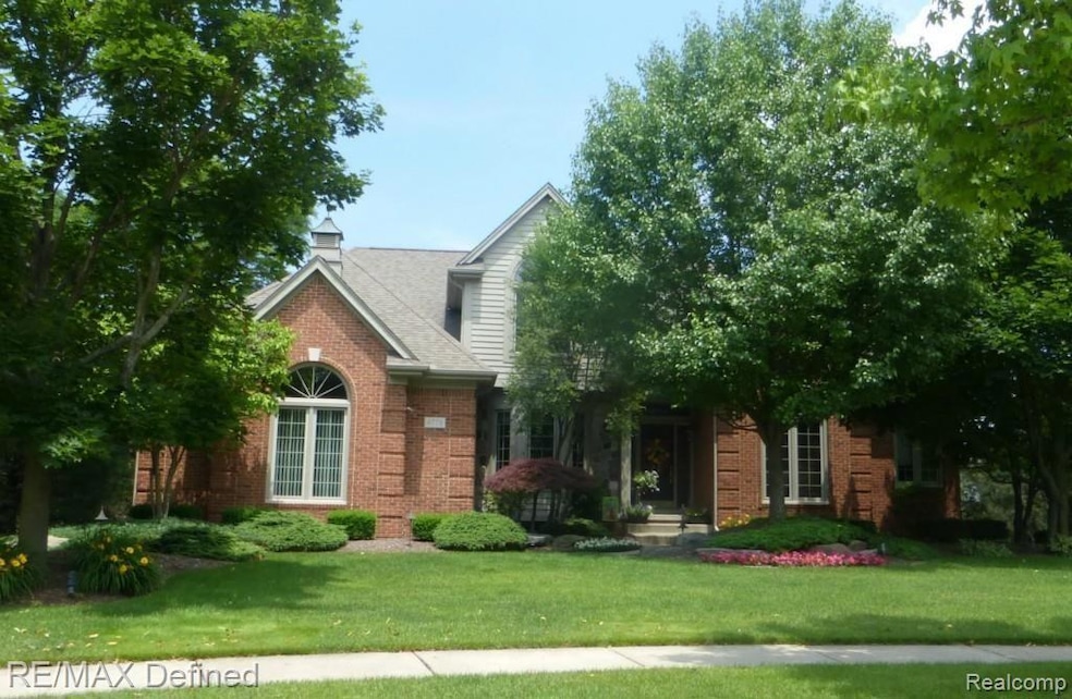 4776 Squirrel Hill Dr, Troy, MI 48098 - photo 1