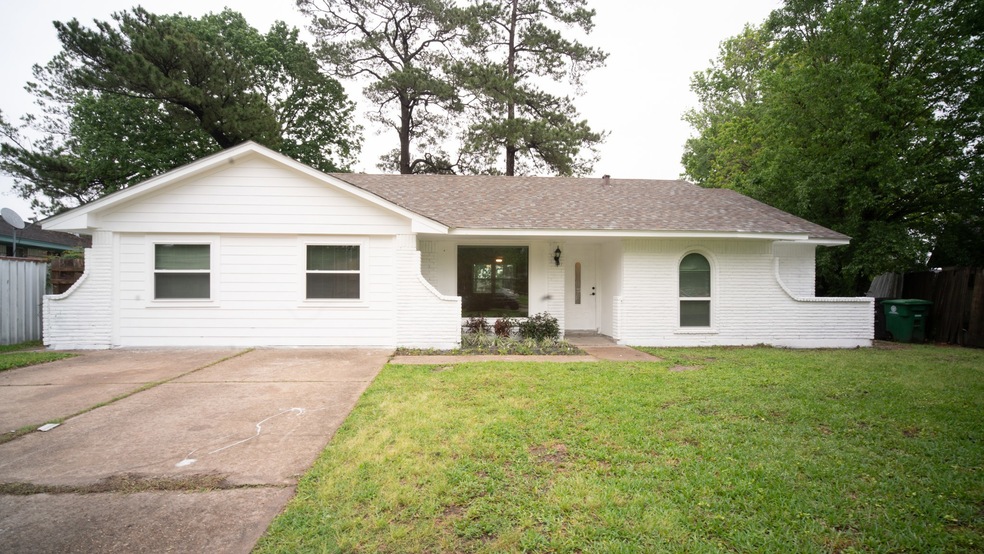 10302 Woodwick St, Houston, TX 77016 - photo 1