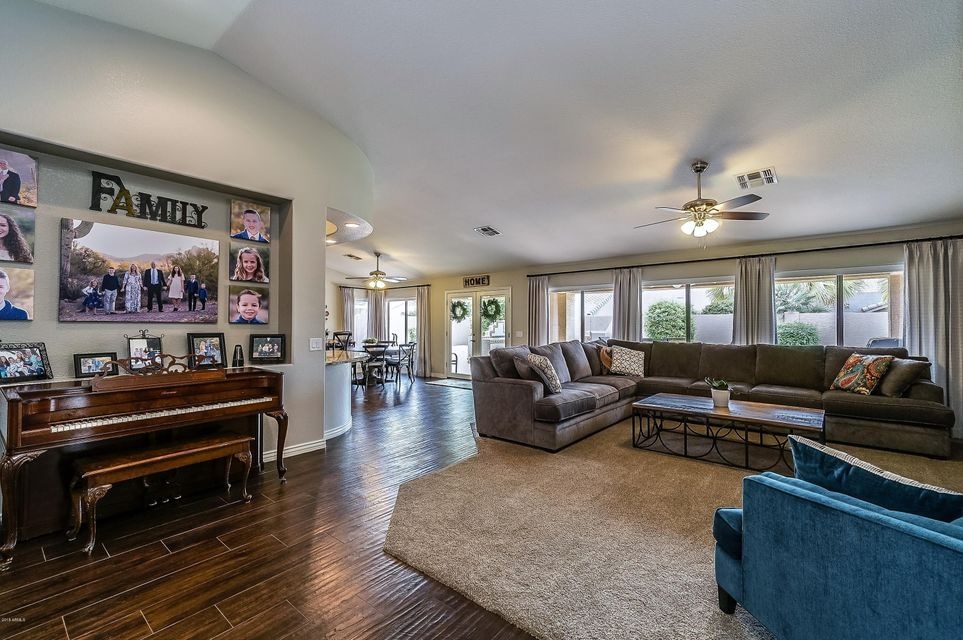 5423 E Garnet Ave, Mesa, AZ 85206 - photo 1