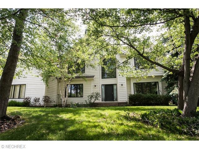 Wonderful North Solon Colonial with a 2 story foye