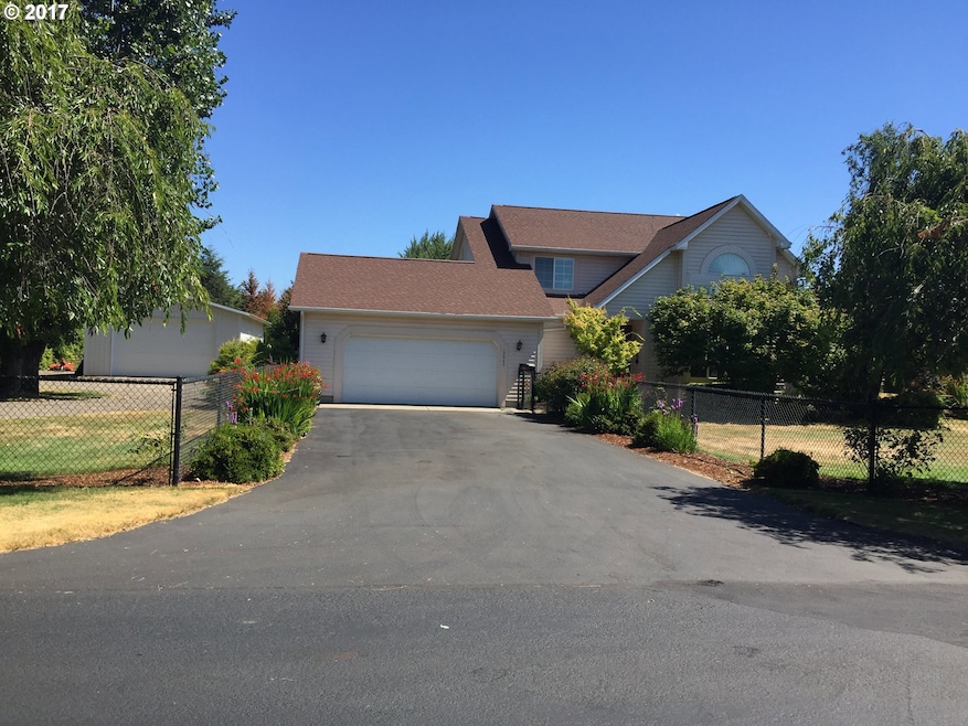 12860 Saunders Ln, Hubbard, OR 97032 - photo 1