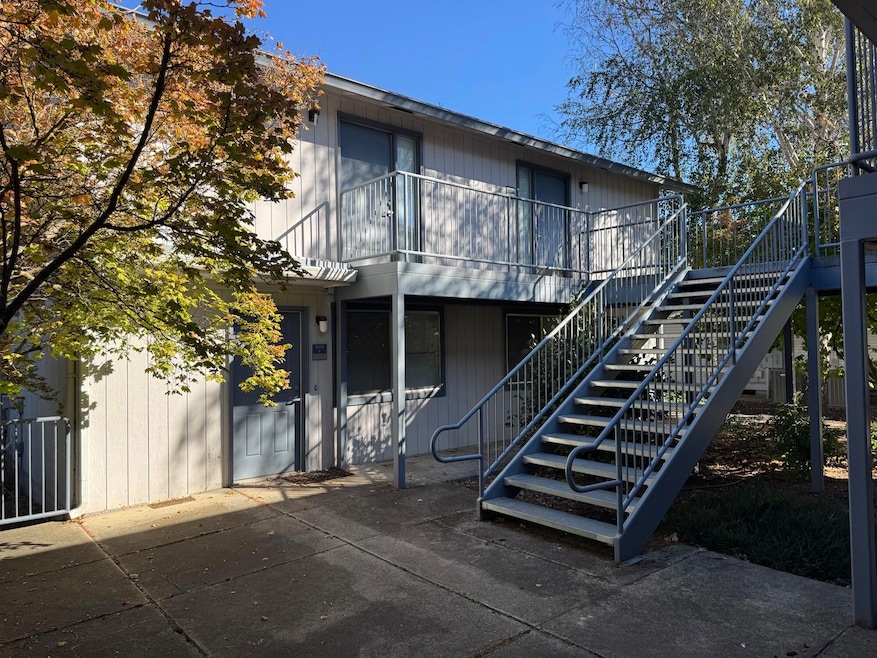 799 Spring St, Medford, OR 97504 - photo 1