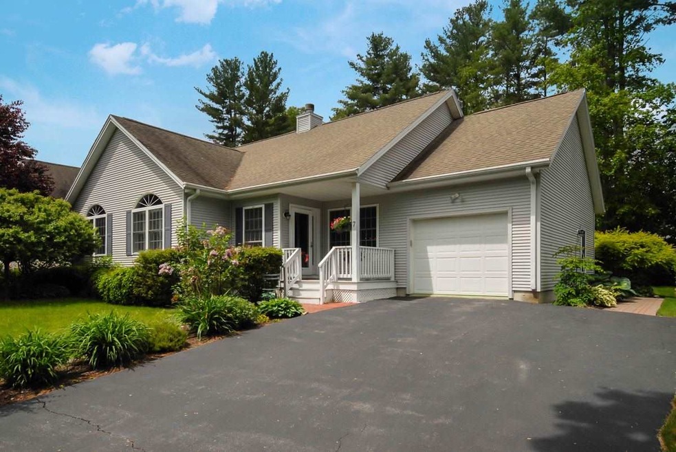 7 Briallia Cir, Newmarket, NH 03857 - photo 1