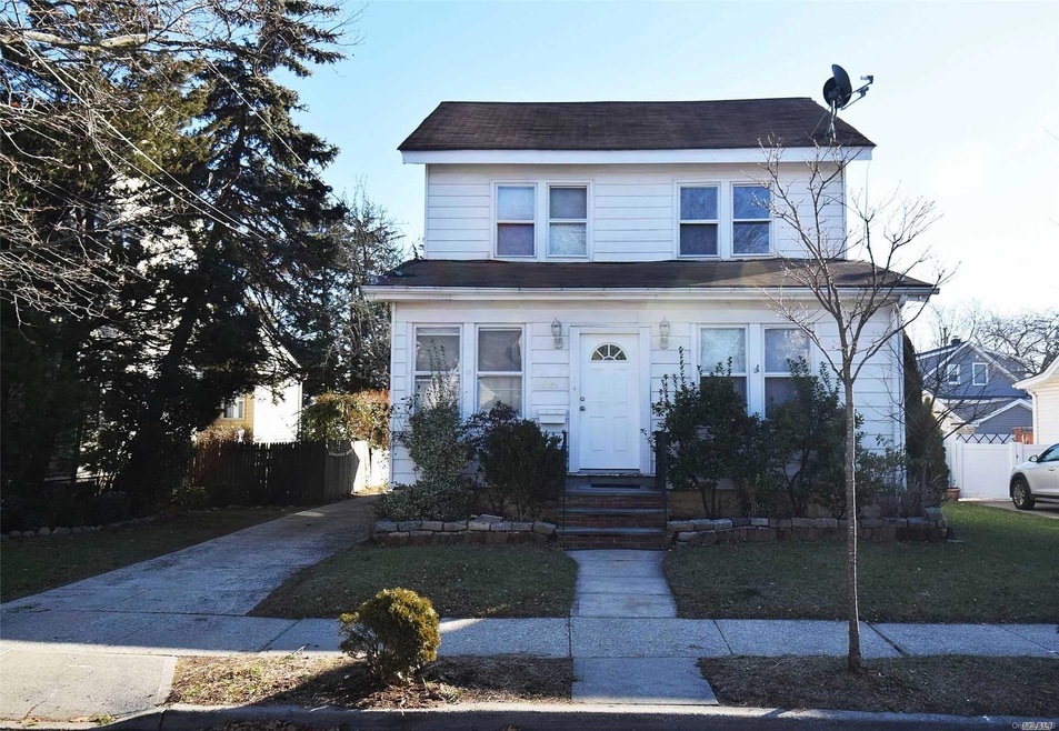 86 Woodlawn Ave, Valley Stream, NY 11581 - photo 1