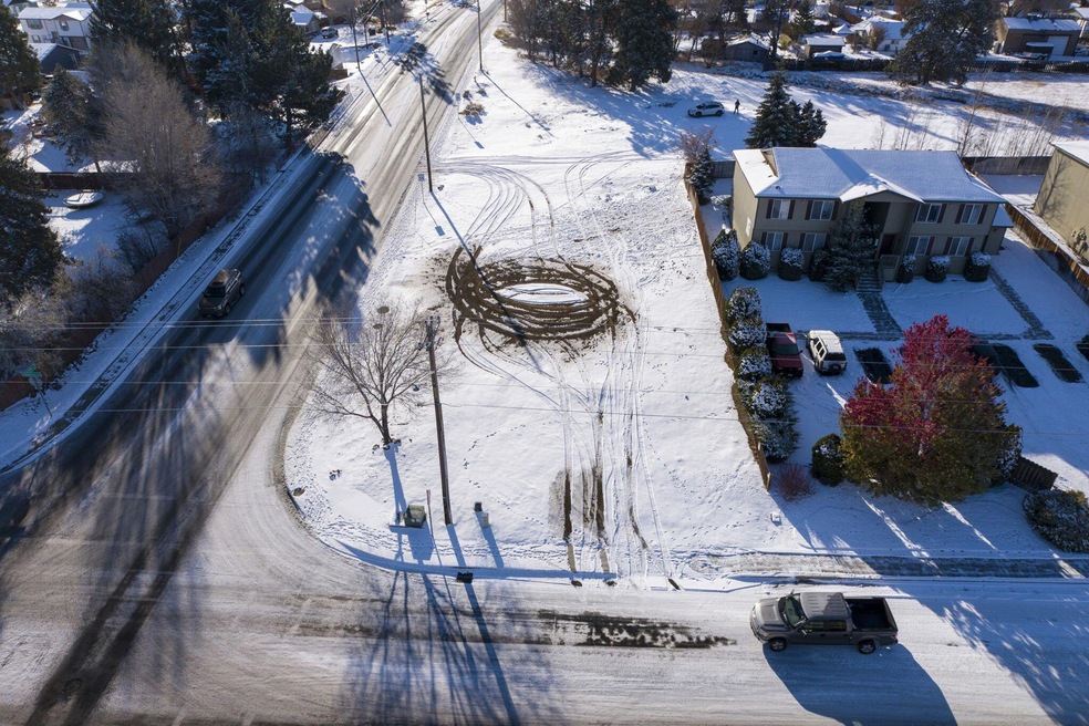 2317 SW 27th St, Redmond, OR 97756 - photo 1