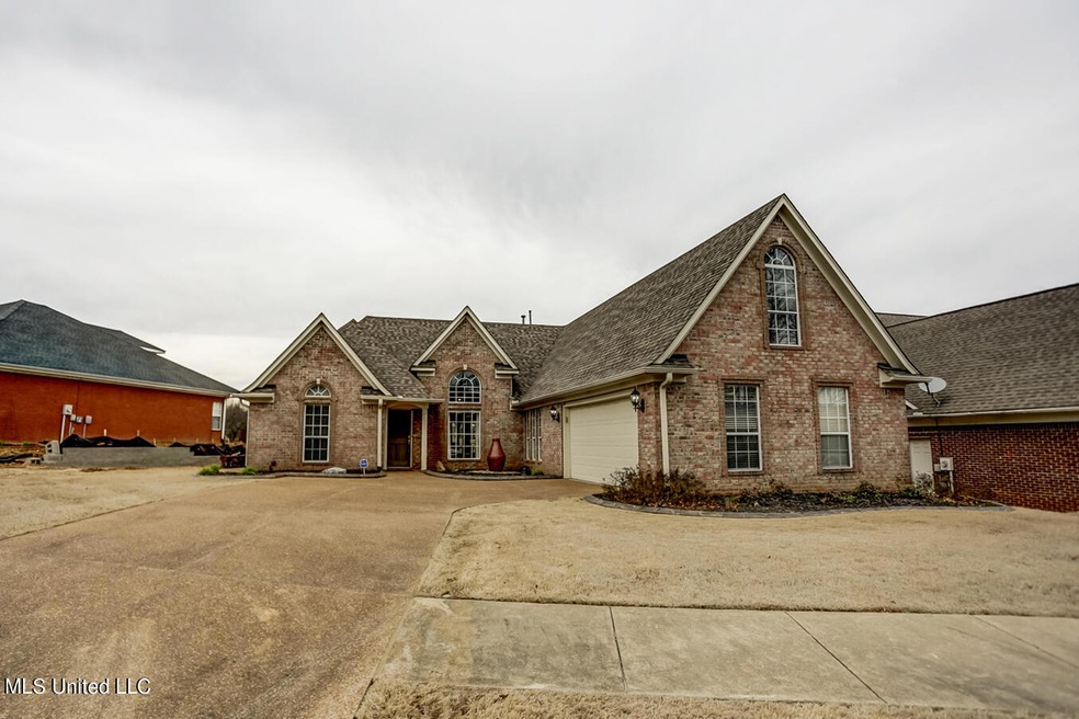 1197 Cross Creek Dr E, Hernando, MS 38632 - photo 1