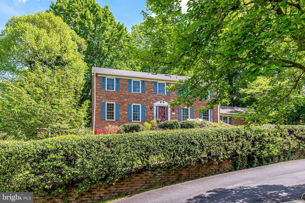 5815 Bent Twig Rd, McLean, VA 22101 - photo 1