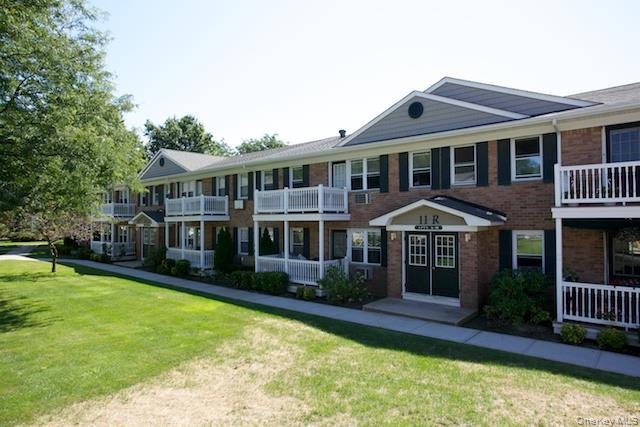 1355 Roanoke Ave unit 10B, Riverhead, NY 11901 - photo 1