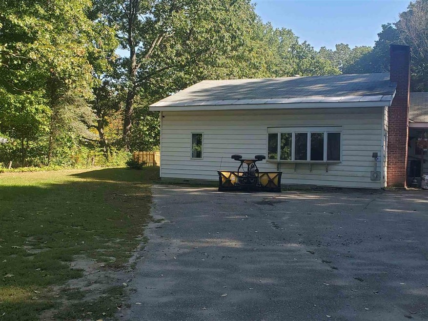 25 Edgewood St, Claremont, NH 03743 - photo 1