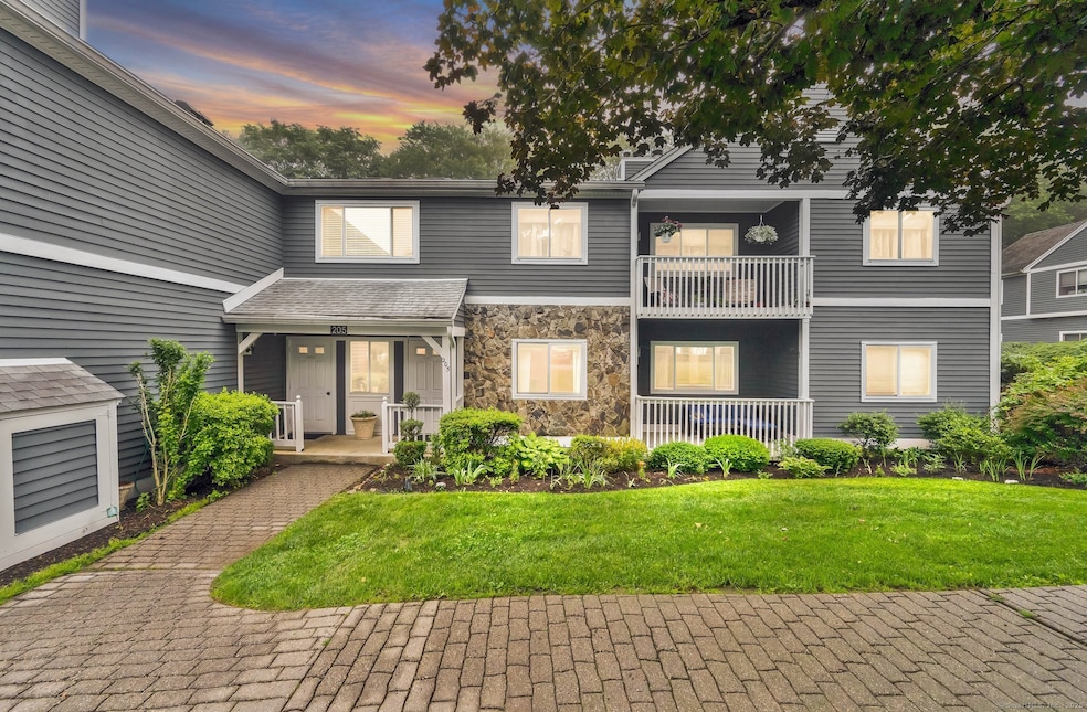 205 Windgate Cir unit A, Monroe, CT 06468 - photo 1